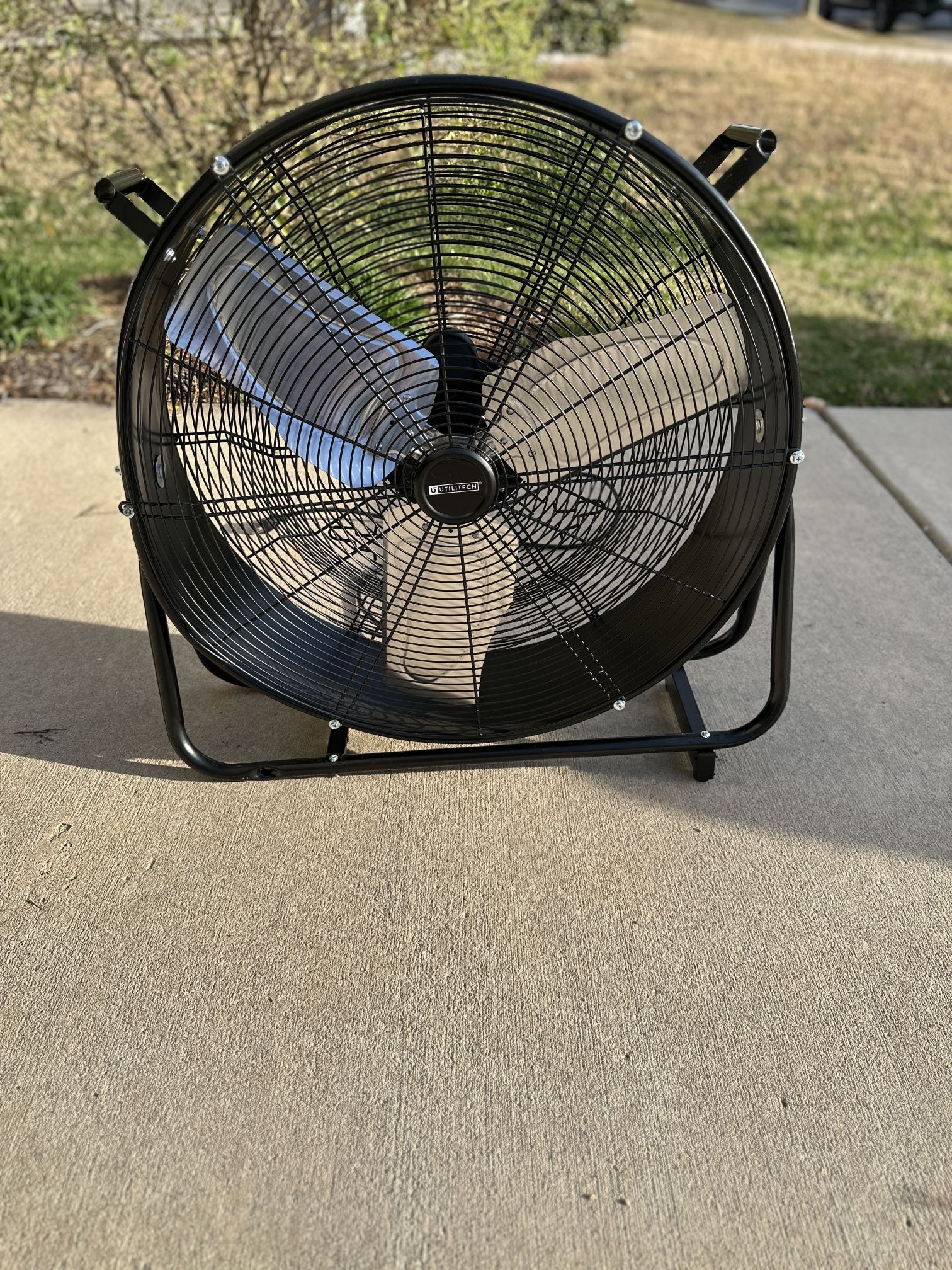 Utilitech 24-in 120-Volt 2-Speed High Velocity Indoor Black Industrial Fan