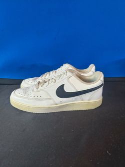 New Women's Nike Court Vision Low Sneakers (Size 9)