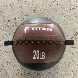 Titán 20LBS Medicine Ball 