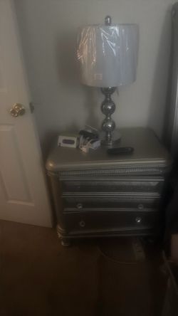 6pc queen size bedroom set with very nice mattress &boxspring $500.00