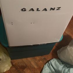 Mini Fridge  $40 Obo