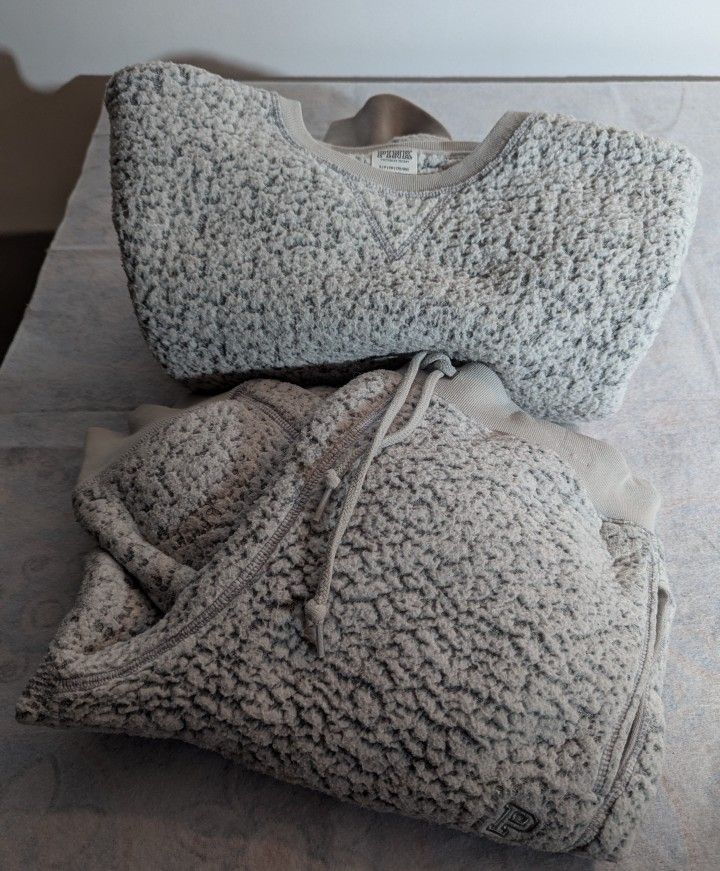 Victoria’s Secret P.I.N.K. Super soft fuzzy sweatshirt and pants in grey size Small