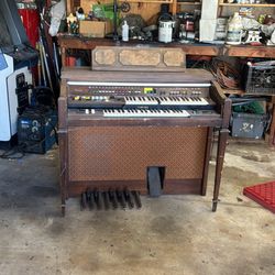 Yamaha Electric Organ