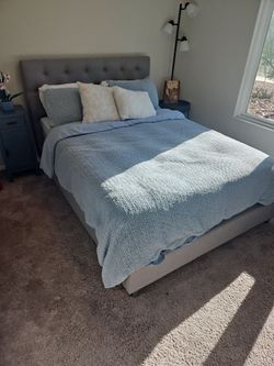Full bedframe. Gray heather cushion