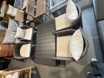 New- 5pc Outdoor Patio Set Chairs and Table