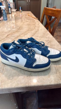 Kids size 6.5 Air Jordan Low 1 SE