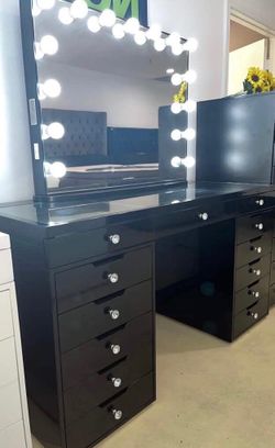 Vanity with mirror lights (( black color