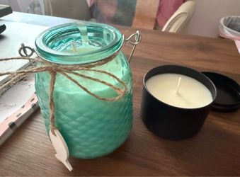 Lightly scented candle set