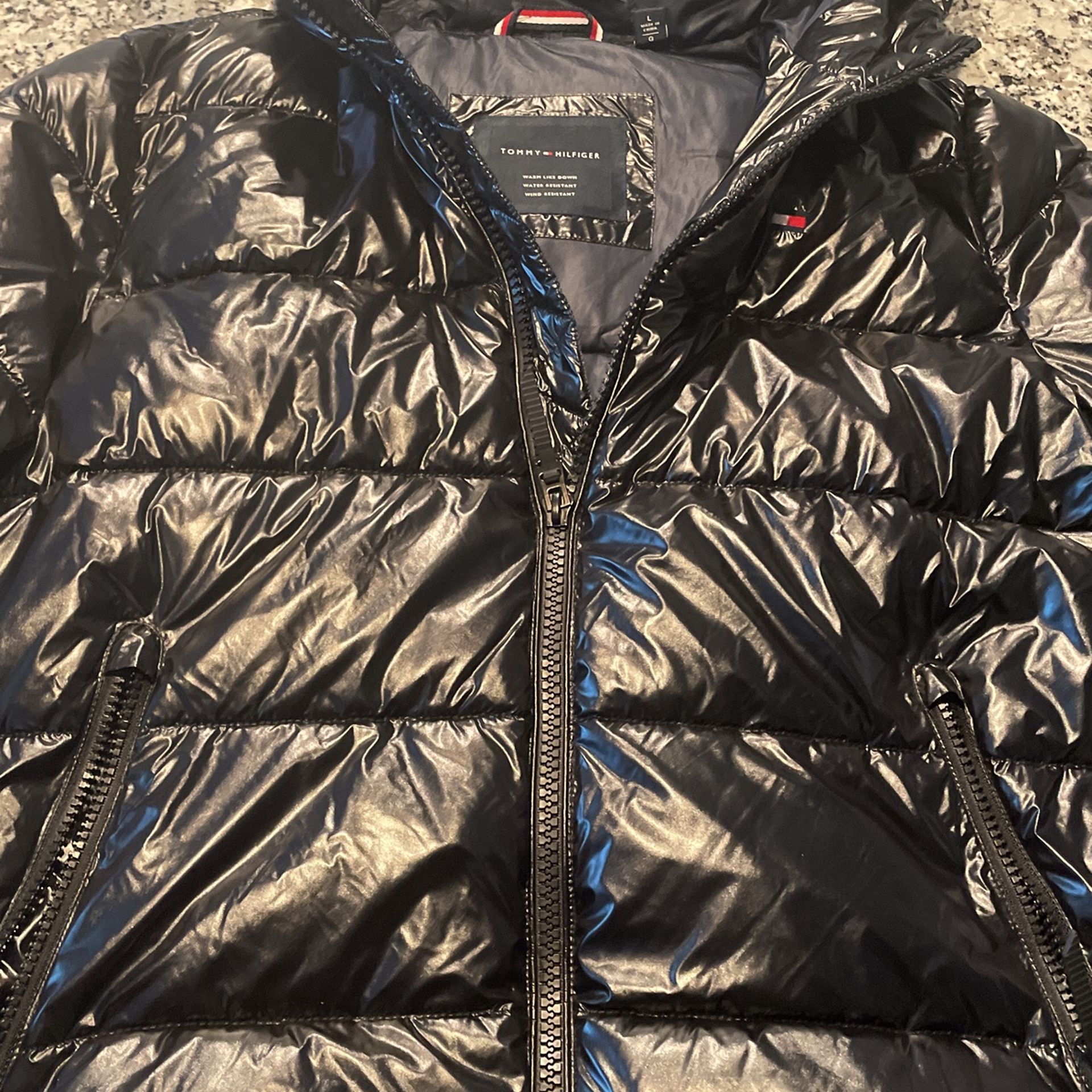 Tommy Hilfiger Puffer Jacket  Size Large   Never Worn
