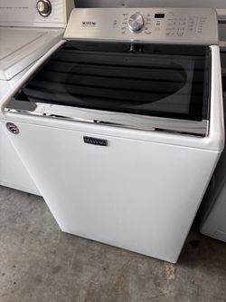 Maytag washer commercial technology with agitator extra large capacity works perfectly extra for delivery. Same day delivery and installation availabl