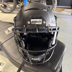 Black XL Schutt F7 
