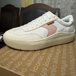 New!!! Dr.Scholl’s Time Off Win White Shoes 