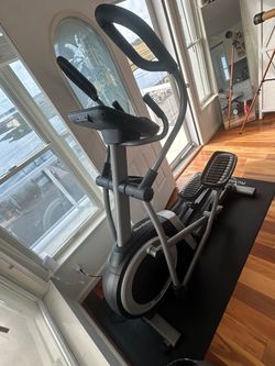 2022 NordicTrack Commercial 9.9 Elliptical – Like New, 350 lb Capacity – Berkeley Township, NJ