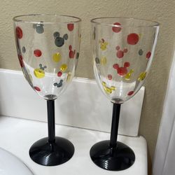 Disneyland set of 2 wine 🍷 cups adorable Mickey heads