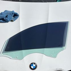 2009-2011 BMW 328i Sedan Front Driver Window Glass
