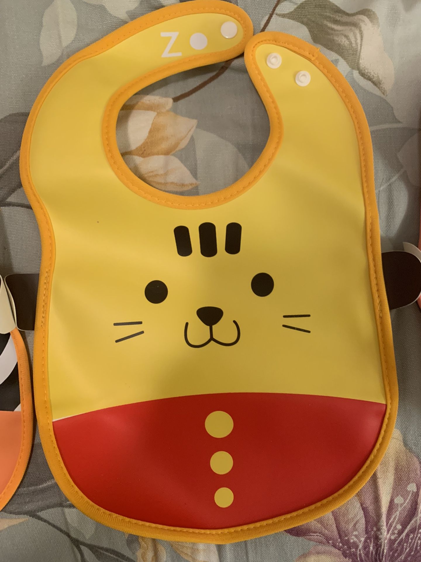 Brand New Baby Silicon Critter Bibs 3 Pcs Set with pocket