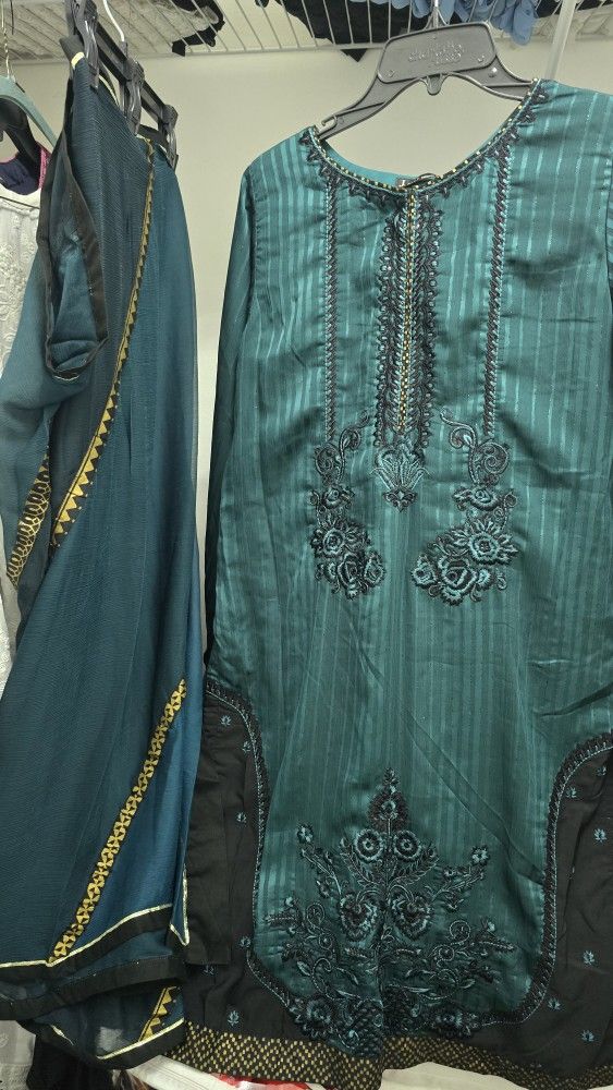 Women Junaid Jamshed 2 Piece Embellished Dress Set