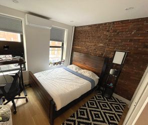 Crate & Barrel Forsyth Solid Wood Queen Bed Frame (Very Good Condition)