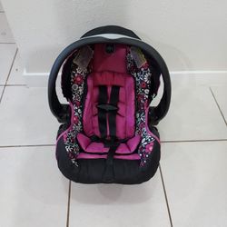 Car Seat Evenflo does not have the base 