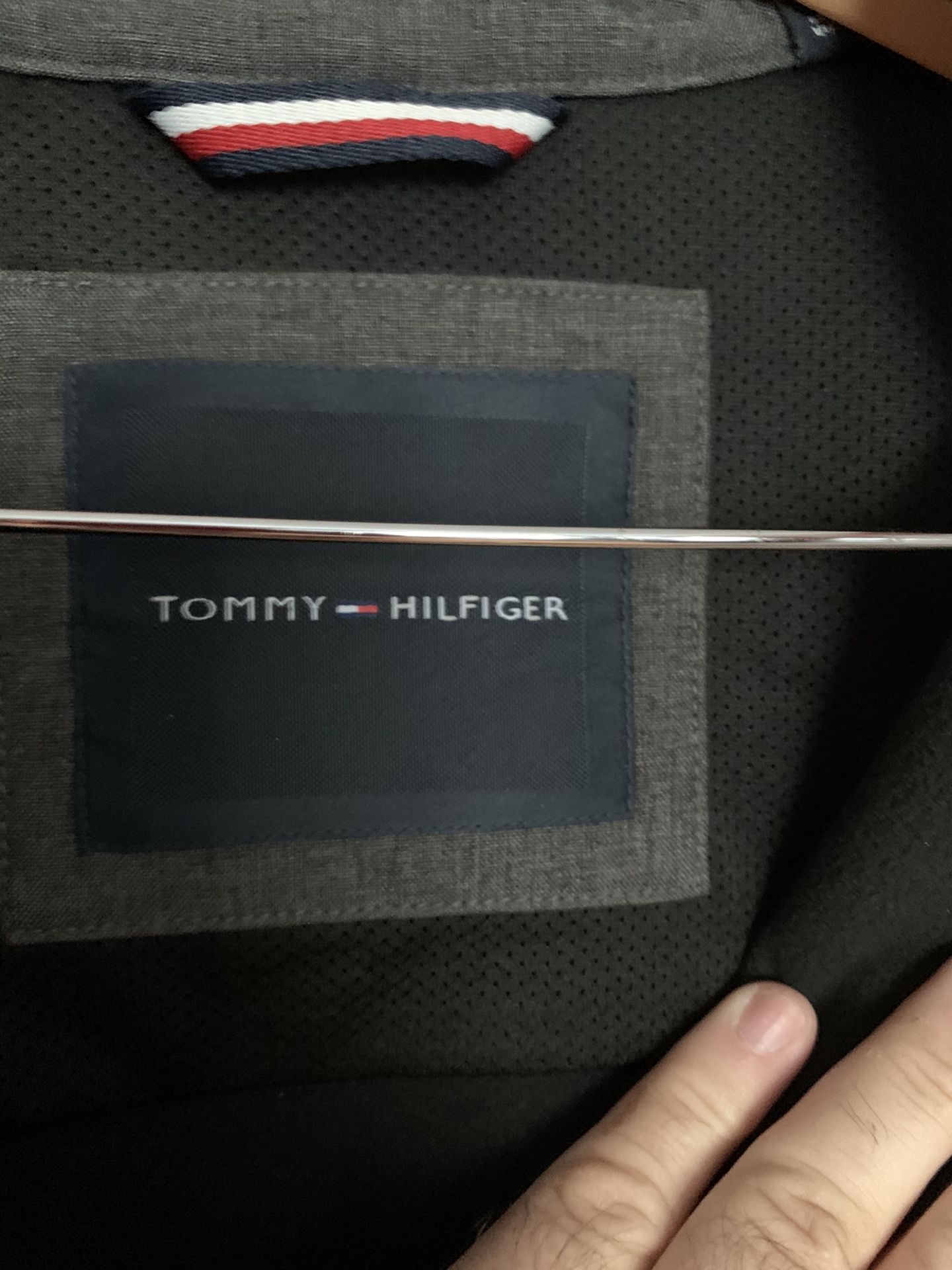 Men’s Tommy Hilfiger Brand Zippered Jacket Size Largr Dark Gray.