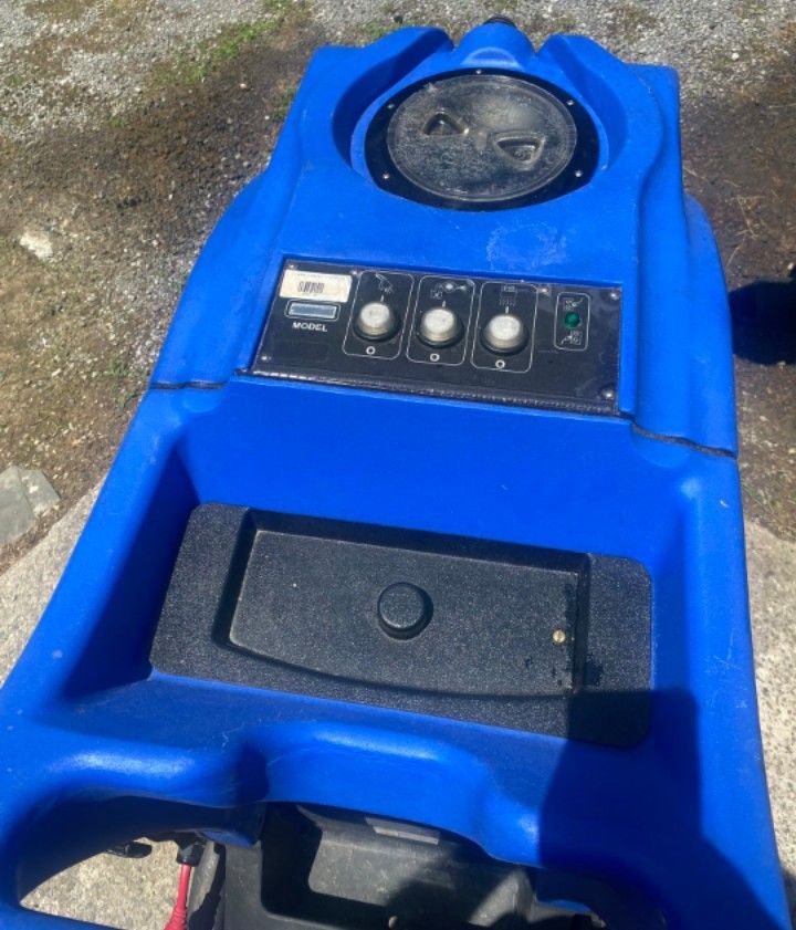 Professional Heated Carpet Cleaner/Extractor Clark Best Pro w/ Attachments and Cleaning Solutions