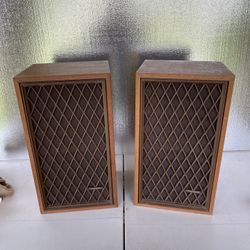 Vintage Realistic Nova-7B Speakers – 1970s Wood Cabinets – Pair