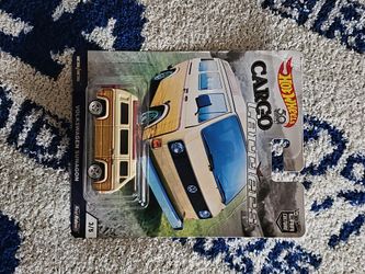 Hot Wheels Premium Car Culture Cargo Carriers Volkswagen Sunagon - 1:64 Diecast