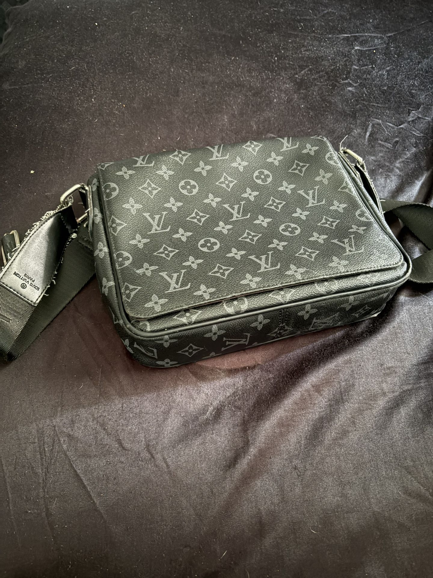 Louis Vuitton Messenger Bag