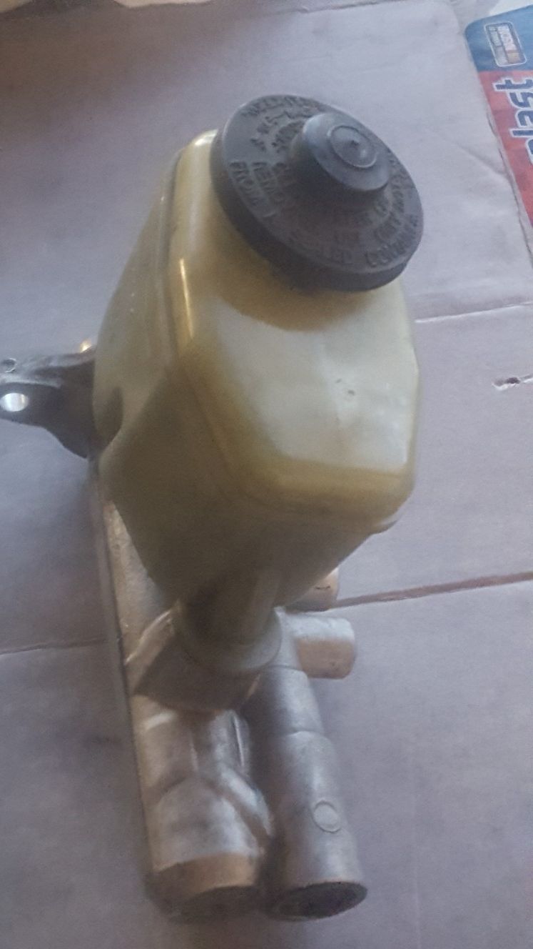 2000 toyota 4runner master cylinder