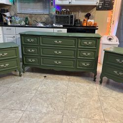 Beautiful Dresser And Nightstands 