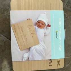Baby welcome sign