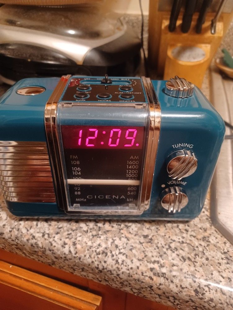 CLASSIC CICENA ALARM,RADIO, EXCELLENT CONDITION ONLY PICK UP 