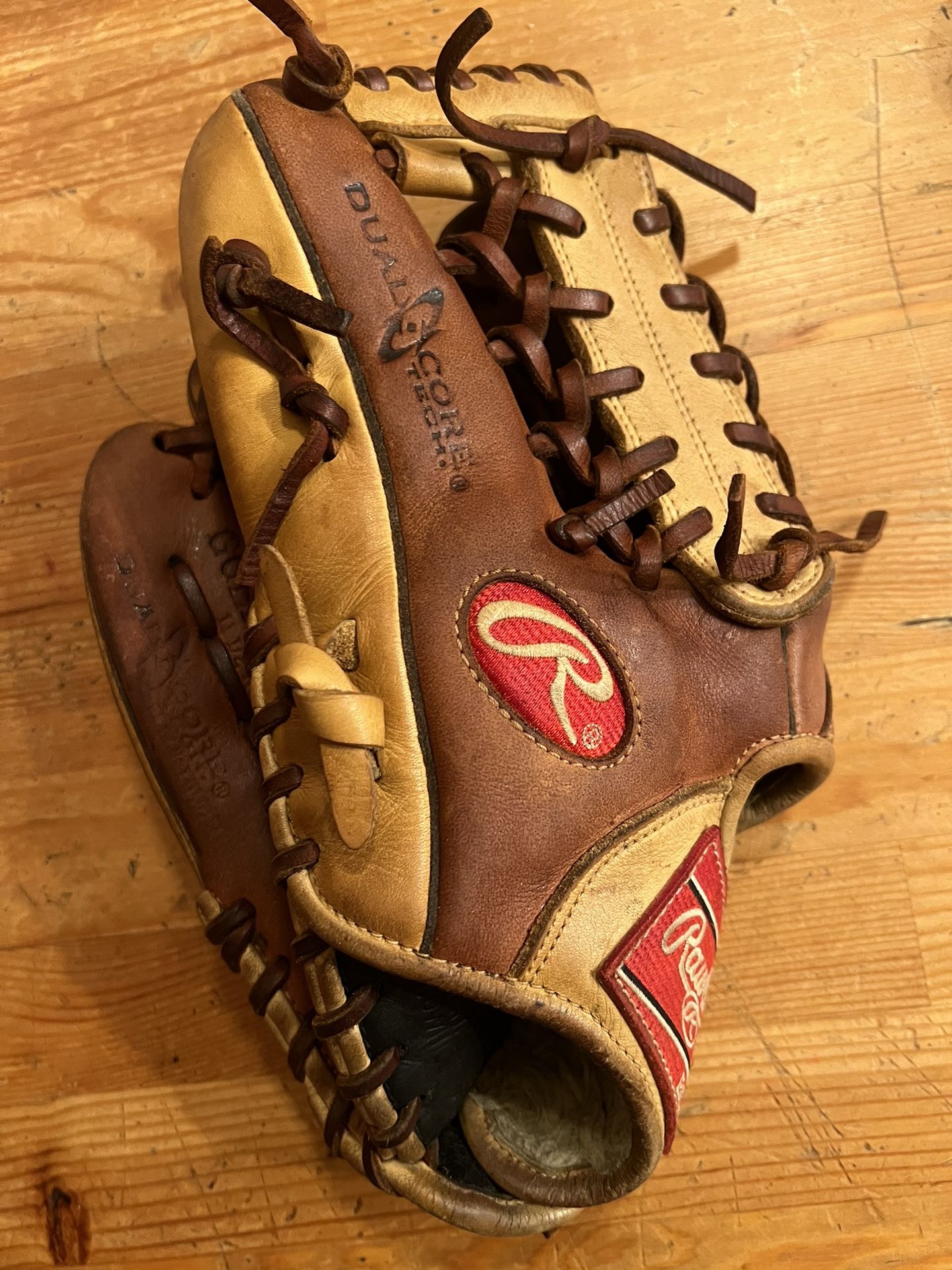 Left-Handed Throw Rawlings Gold Glove Elite Baseball Glove