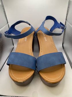 Size 6.5 Madden Girl navy blue platform sandals