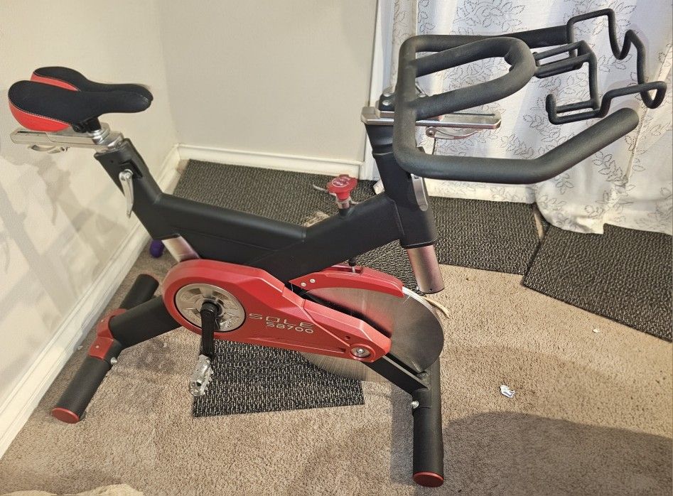 Sole SB700 Upright Stationary Exercise Bike