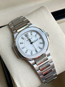 NAUTILUS: Sporty Elegance Ladies' 32mm