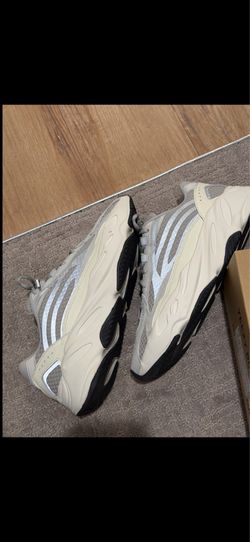 Yeezy 700 static size 10.5