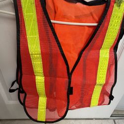Safety Vests And Had 3 PCs For $ 10
