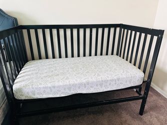 Dream On Me Synergy 5-in-1 Convertible Crib (Black) + Mattress