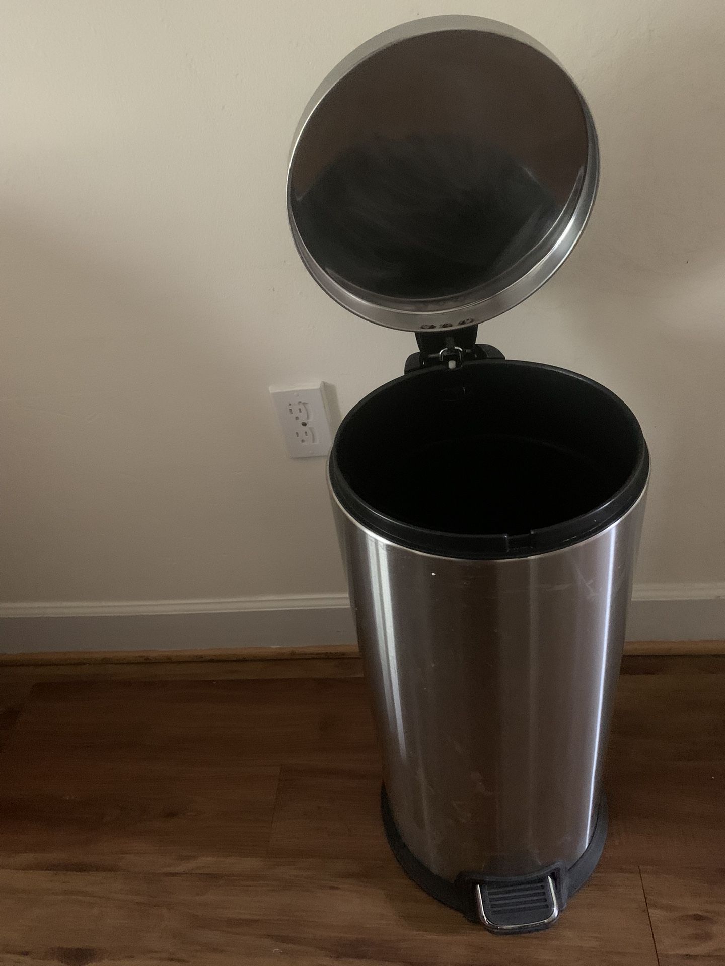 kitchen trash can in good condition