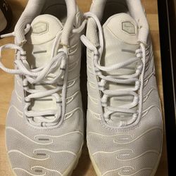 White Nike Vapor max Plus 