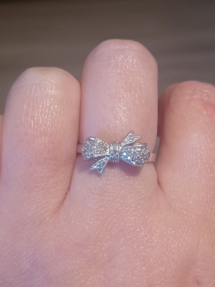 10k White Gold And Diamond Bow Ring