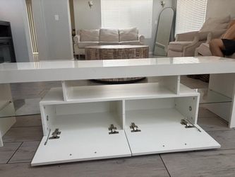 Short tv stand