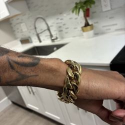 Cuban Link Bracelet 14 K It 20mm 7 .5 Gold Plated 🚨🔥🔥🔥🔥🔥🔥 Last One 