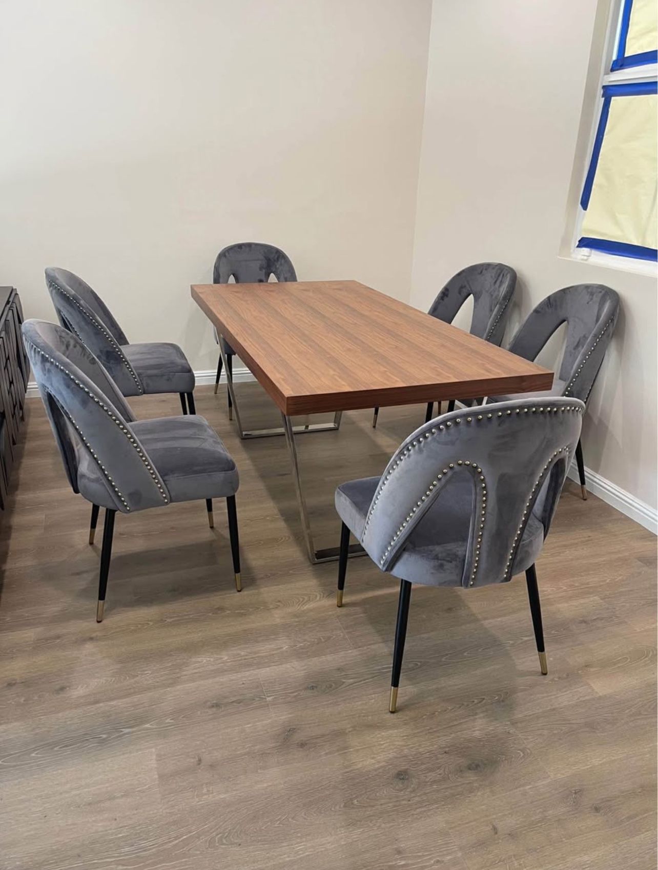 Dining Room Table And 6 Chairs