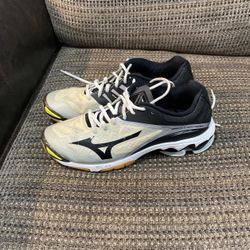 Mizuno Shoes In Excellent Condition Like New,10.5