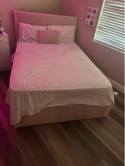 Light pink full size bed