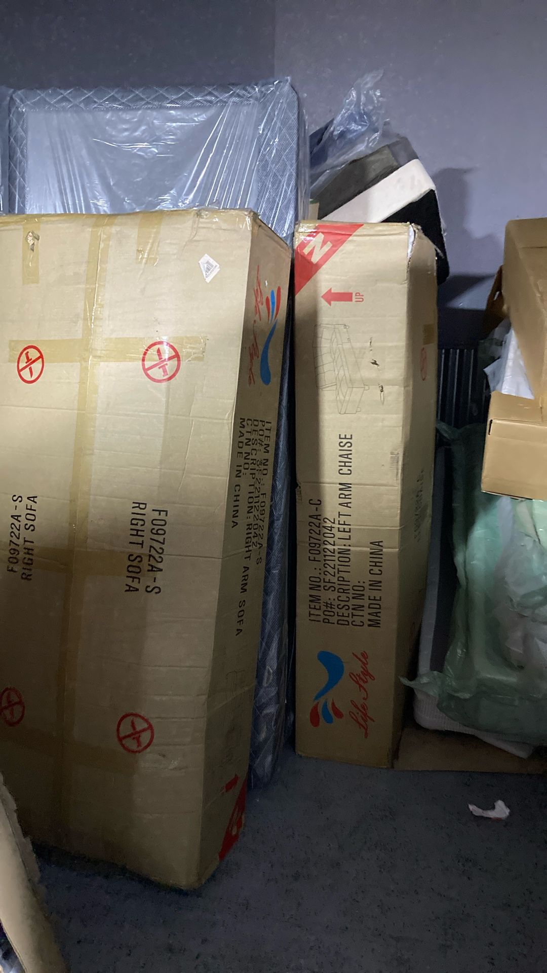 White Sectional Sofa With Left Chaise(clearance ‼️)