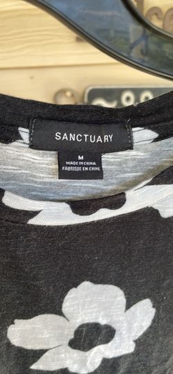 Nice blk and white sort of grayish white tshirt