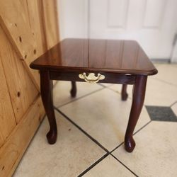 Queen Anne style side or end table